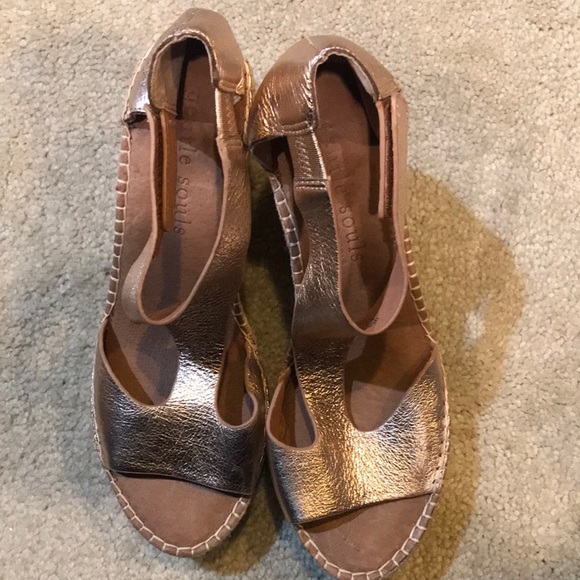 Gentle Souls By Kenneth Cole Bronze Metallic LeatherElyssa T-Strap Wedges-8.5 - Picture 1 of 12